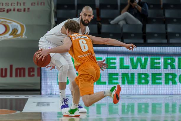 积分榜首的 积分榜首的